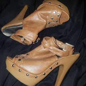 Pulse Tan Size 8 Heels